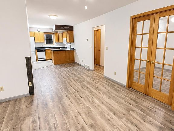 5th image of 302 2nd St SW