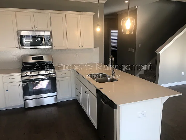 1316 5th Ave — Photo 4