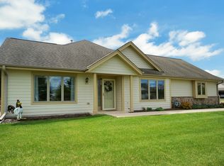 N160W18906 Oakland Dr, Jackson, WI 53037