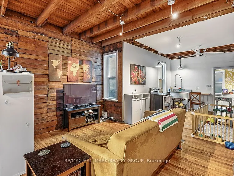 439 Kent St — Photo 8
