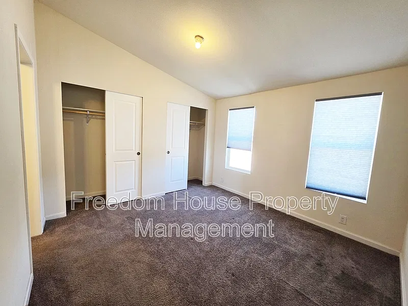 2 bed, 2.0 bath, 1217 sqft, $1,496 — Photo 3