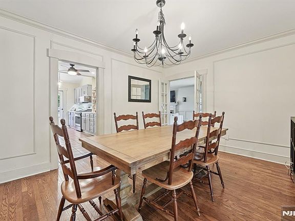 3rd image of 211 Pinelynn Road