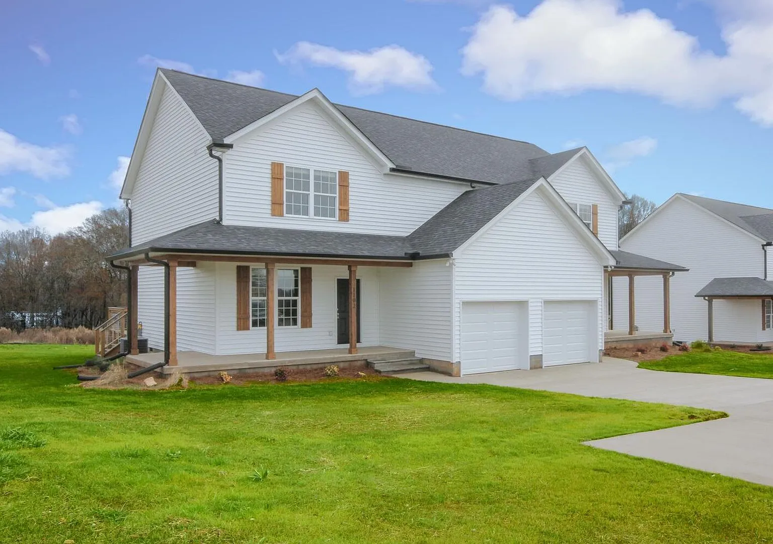 Move In Ready - Luxury Townhouse! — Photo 2