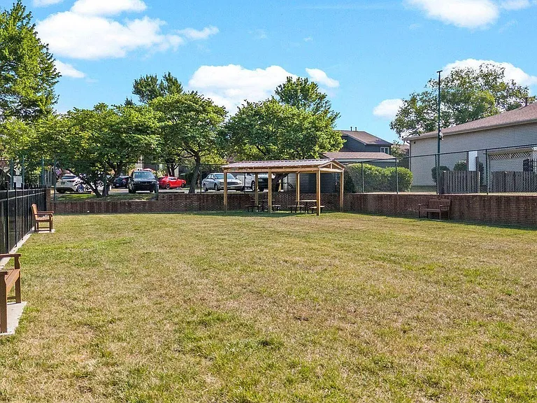 2140 Fort Harrods Dr #7 — Photo 37