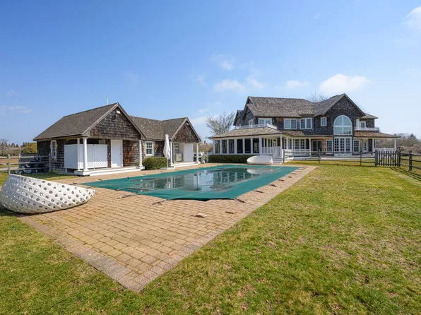 https://photos.zillowstatic.com/fp/9c011d400312e855c4c95947344ef44e-p_e.webp