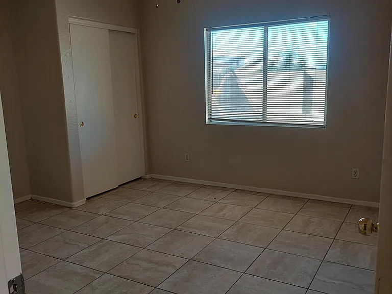 11922 N Olive St — Photo 9