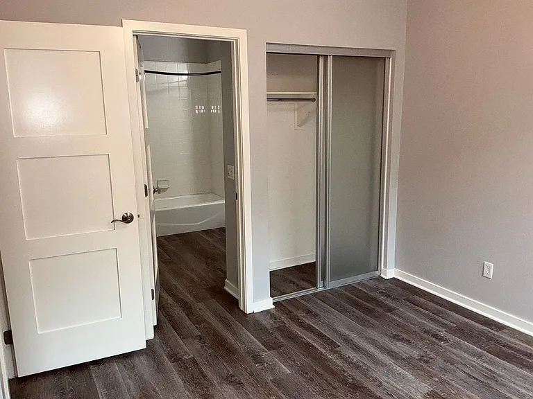 537 W Maple Ave — Photo 12