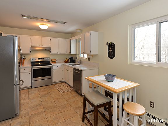 5th image of 41 East Meadow Road