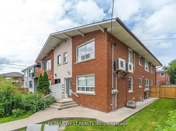 34 Penhurst Ave, Toronto, ON M8Y 3A8