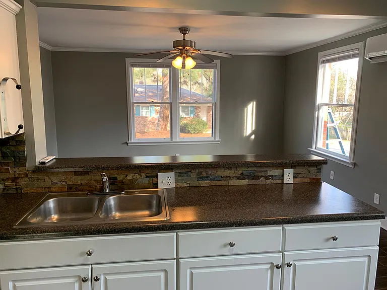 206 S Lucas St #B — Photo 3
