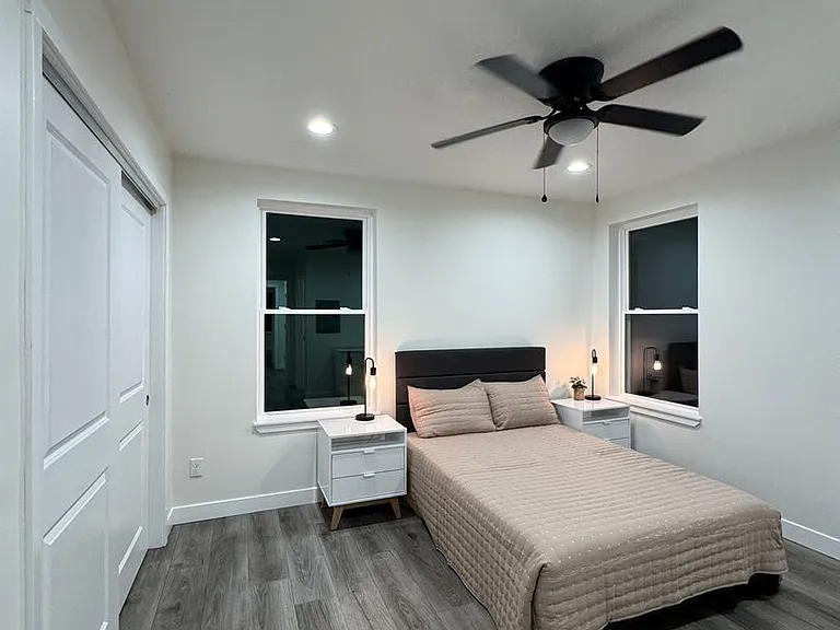 Bellaire Lofts — Photo 21