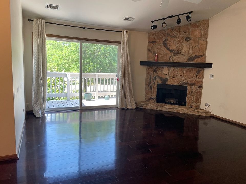 1st image of 208 Charleston Ct #8