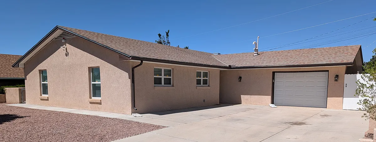 Building Photo - 1404 Kit Carson Dr