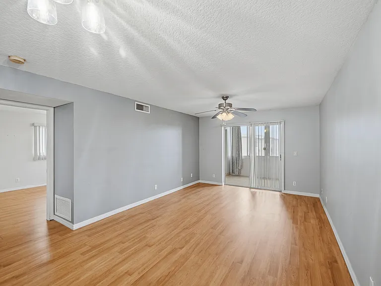 130 NE 26th Ave #4090 — Photo 10