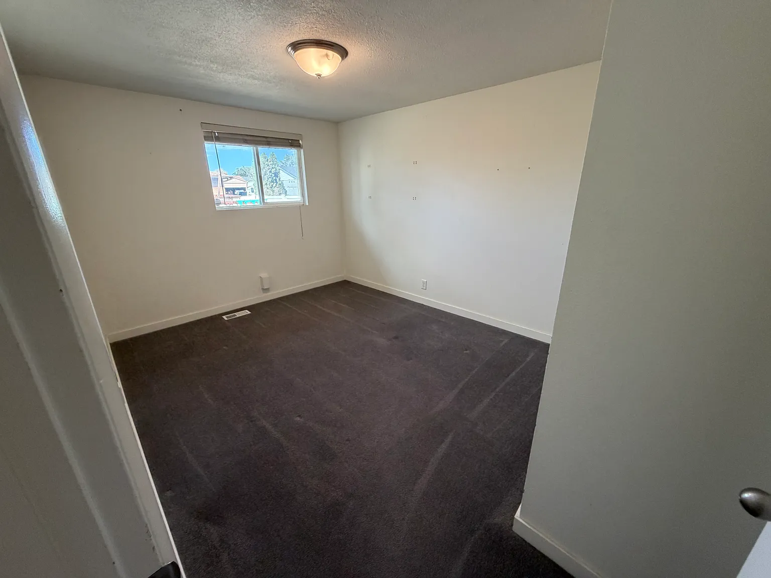 4 bed, 1988 sqft, $2,300 — Photo 4