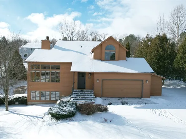 8134 Solomon Seal Ln, Manlius, NY 13104