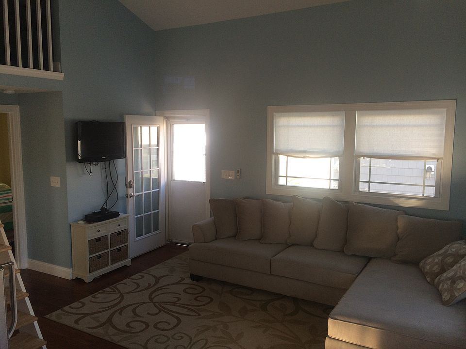 2nd image of 30 E Chadwick Way
