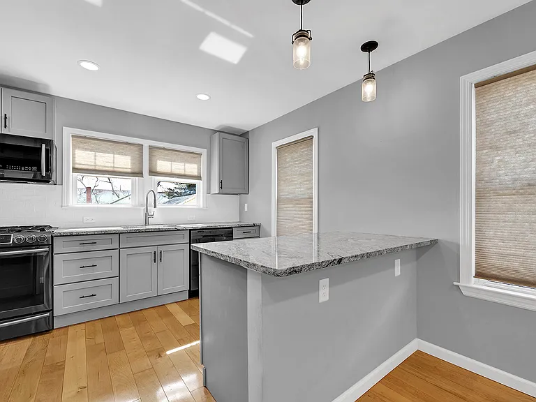 12 Highview Ave — Photo 2