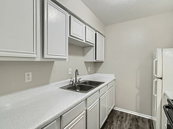 3505 Fawn Valley Dr Unit 2068 - Web Quality - 006 - 08 Kitchen