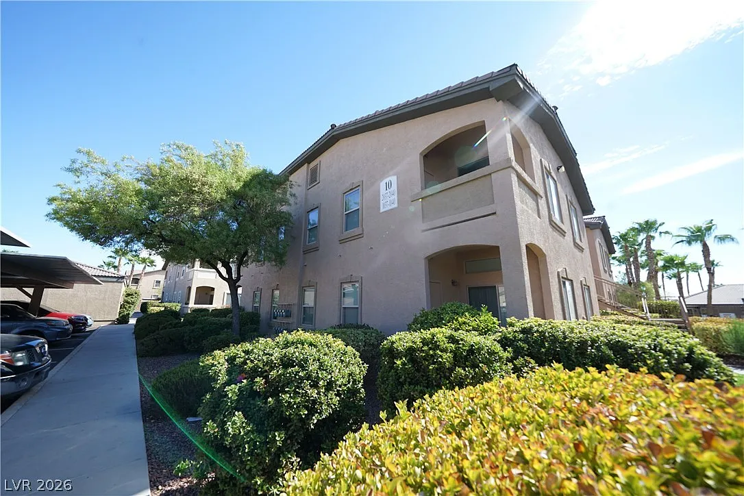 2 bed, 2.0 bath, 1070 sqft, $1,595 — Photo 1