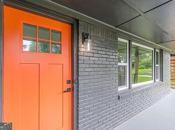 2nd image of 2352 Glendale Dr