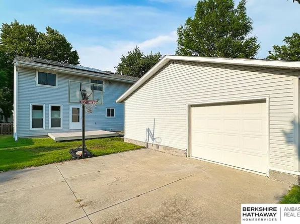 2211 W Sumner St, Lincoln, NE 68522