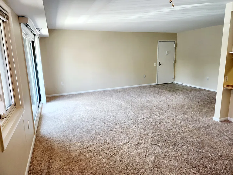 1635 Edgewood Pl #204 — Photo 7