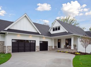 7 Pondview Trl, North Oaks, MN 55127