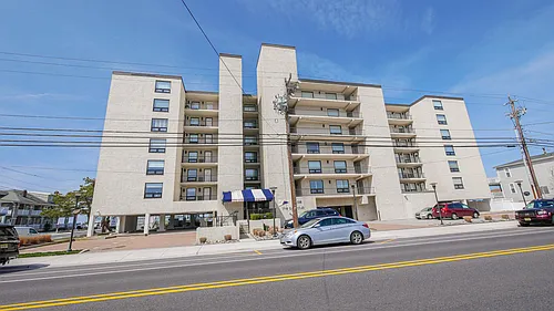 336 Bay Ave Photo 1