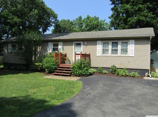 31 Hawley Rd, Niverville, NY 12130