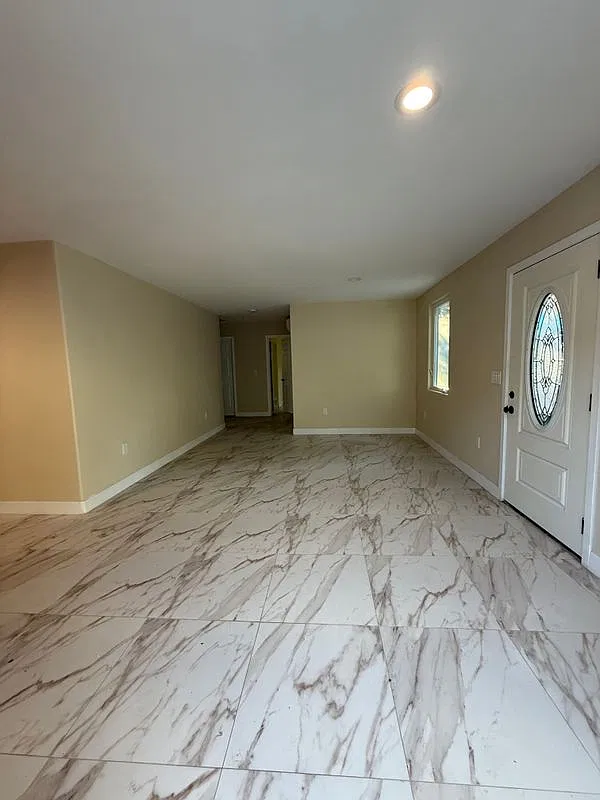 3 bed, 2.0 bath, 1000 sqft, $3,500 — Photo 2