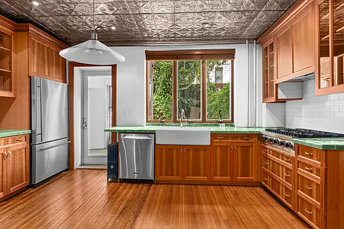131A Noble St #1 Photo 1