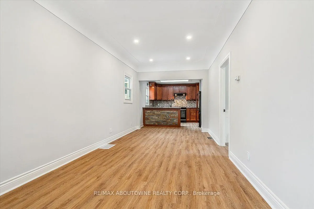 Building Photo - 93 E 31st St #UPPER