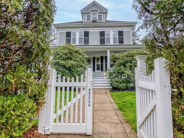 202 Washington St, Westwood, MA 02090