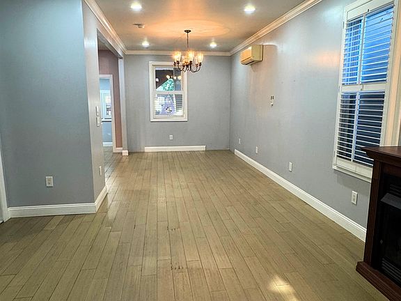 3rd image of 33 Kelly Pkwy