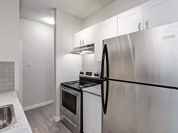 3rd image of 2398 Southview Dr SE #104