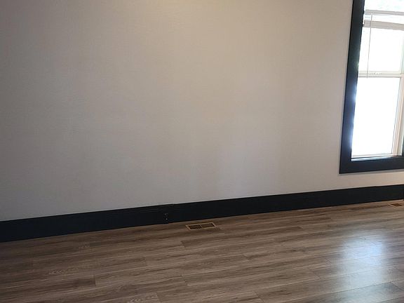 2nd image of 305 W 2nd St #4