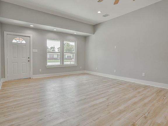 4th image of 4610 33rd St