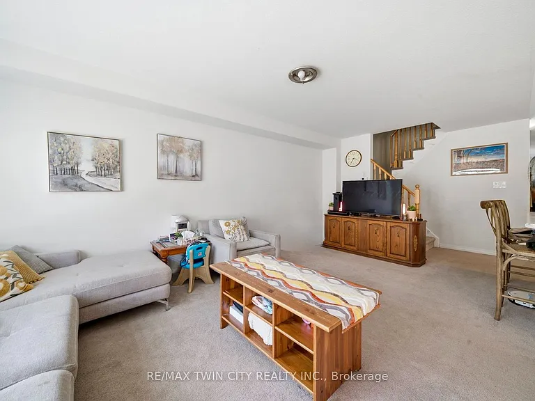 32 Cole Cres — Photo 12