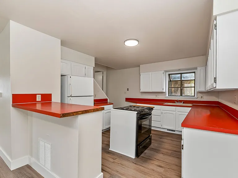2500 W Madison Ave — Photo 14