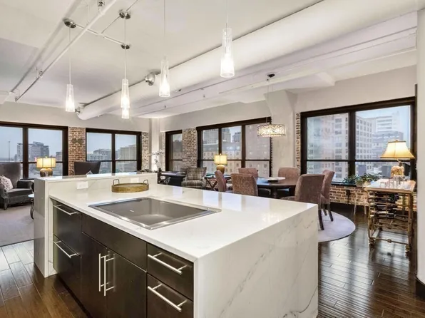 210 Lincoln St #801, Boston, MA 02111