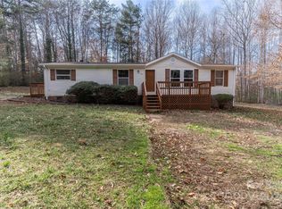 8953 Spring Meadow Dr, Hickory, NC 28601