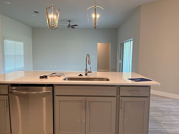 3rd image of 14 Prince John Ln