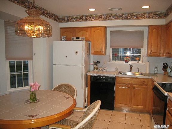 5th image of 158 Theodore Dr