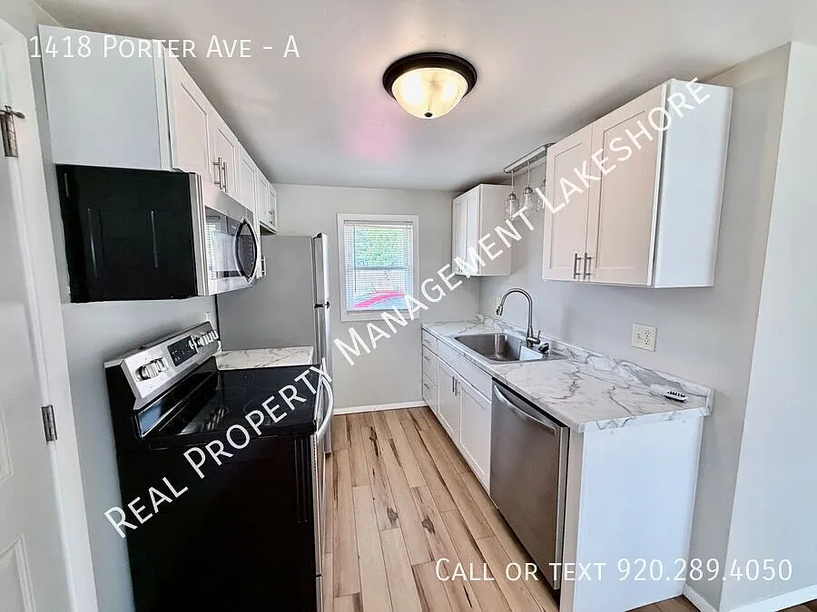 Bright & Cute 2 Bedroom Home with Garage Pets Welcome! — Photo 4