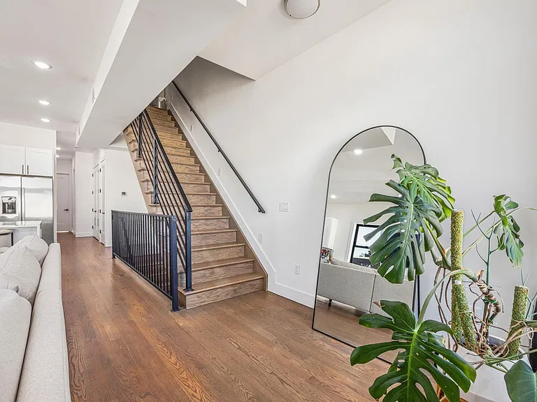 121 Prospect St #2R — Photo 6