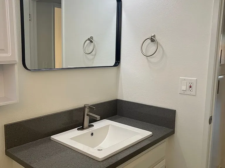Arrowhead Apartments — Photo 32