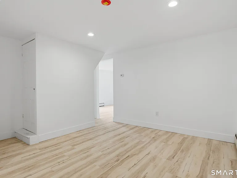 765 Norwich Ave — Photo 24