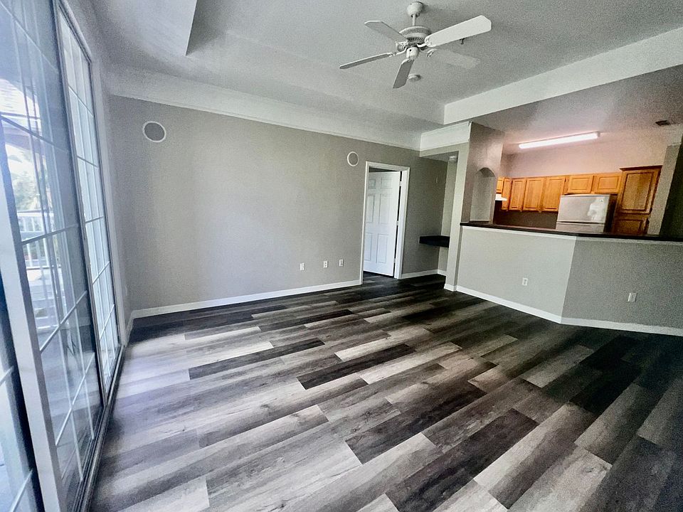 HAMPTONS AT METROWEST CONDOMINIUMS 6413 Astor Village Ave Orlando FL