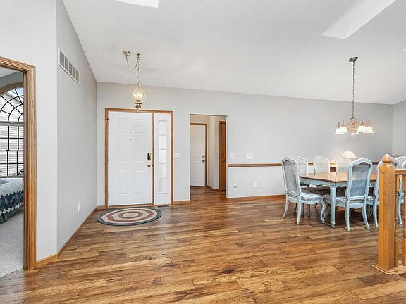 4th image of 812 Falcon Dr